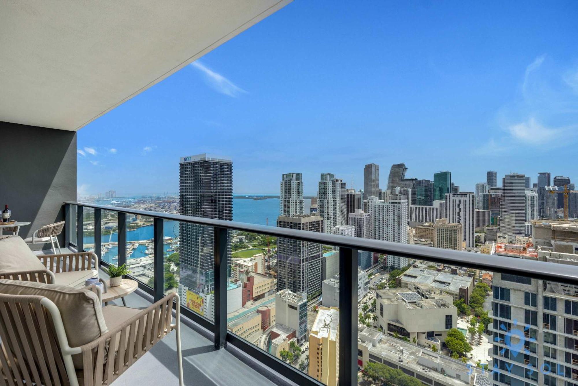 Apartment Luxury 2 Bedrooms Balcony Pool & Gym *