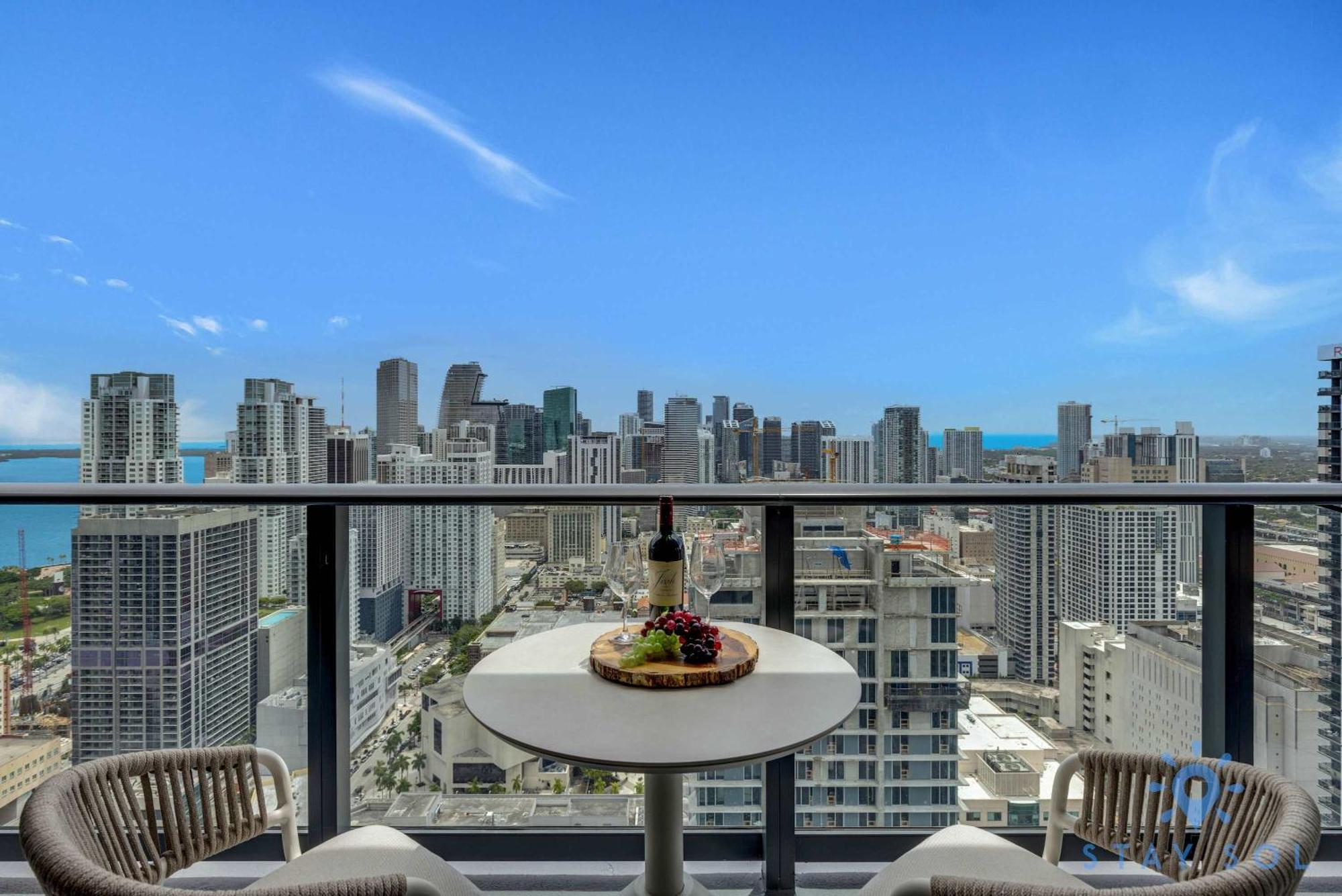 Luxury 2 Bedrooms Balcony Pool & Gym *