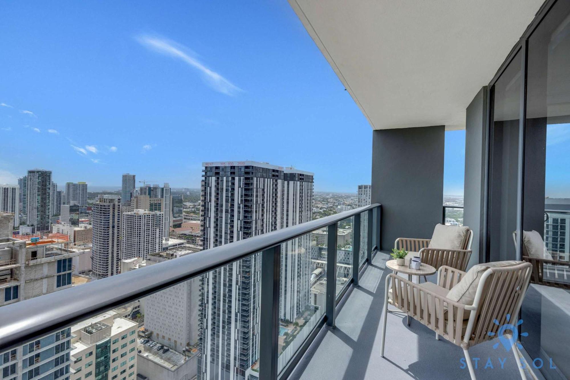 Luxury 2 Bedrooms Balcony Pool & Gym Apartment