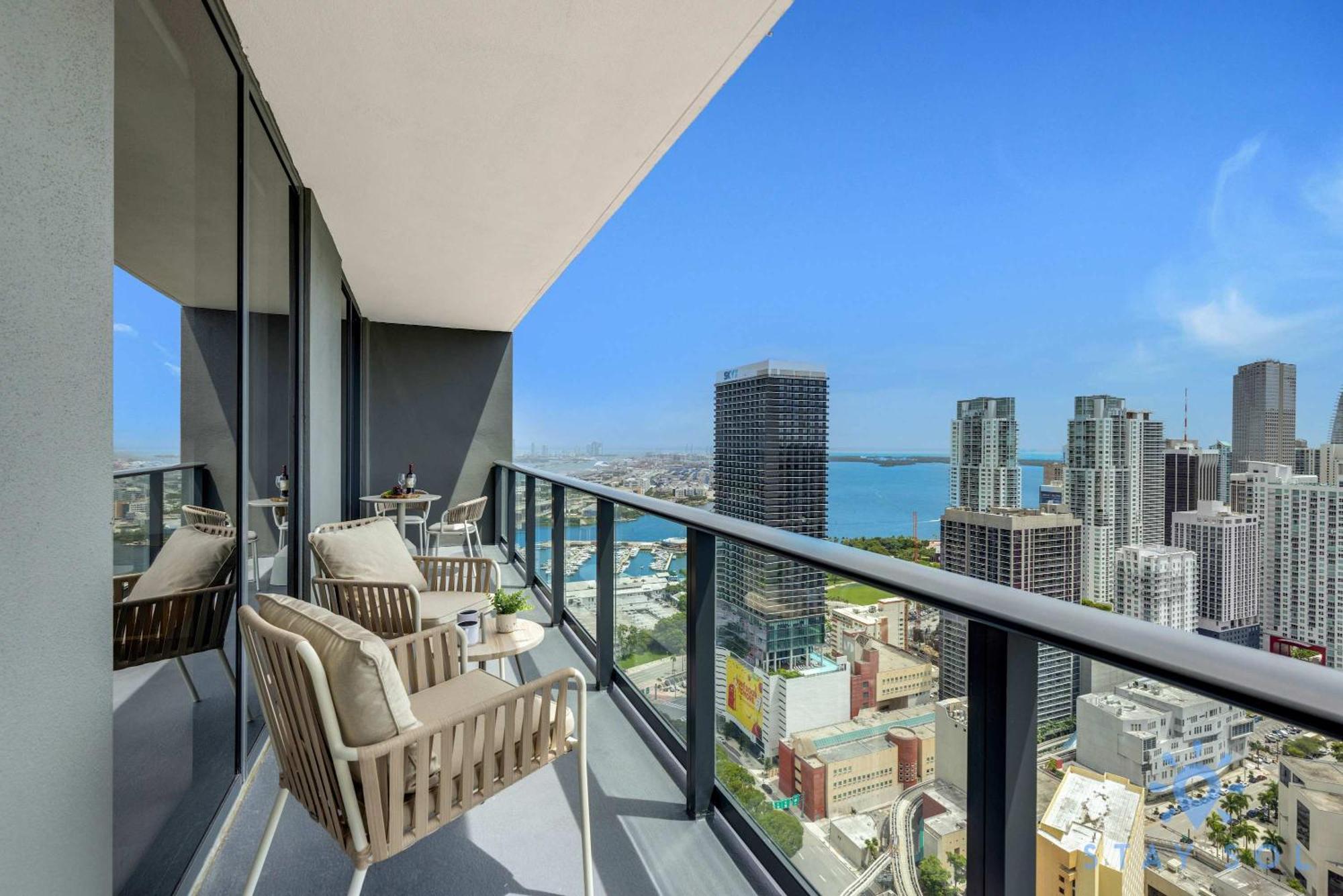 Luxury 2 Bedrooms Balcony Pool & Gym Miami