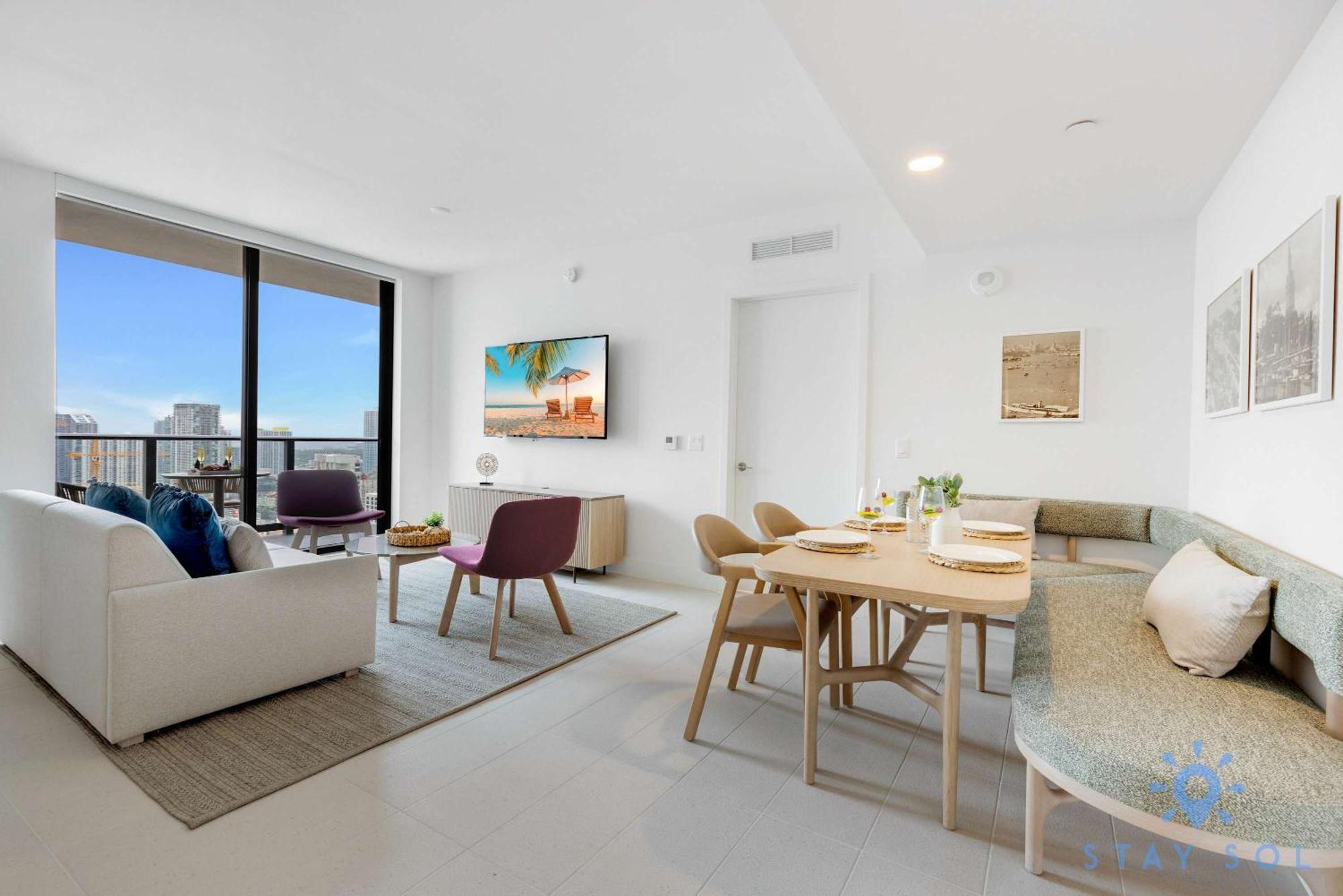 Luxury 2 Bedrooms Balcony Pool & Gym *